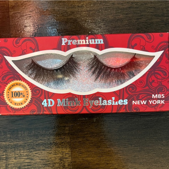 Premium 4D Mink Lashes - Picture 2 of 3